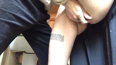 在學校浴室裡噴，真正的泡沫高潮 - 我的老師盡了最大的努力